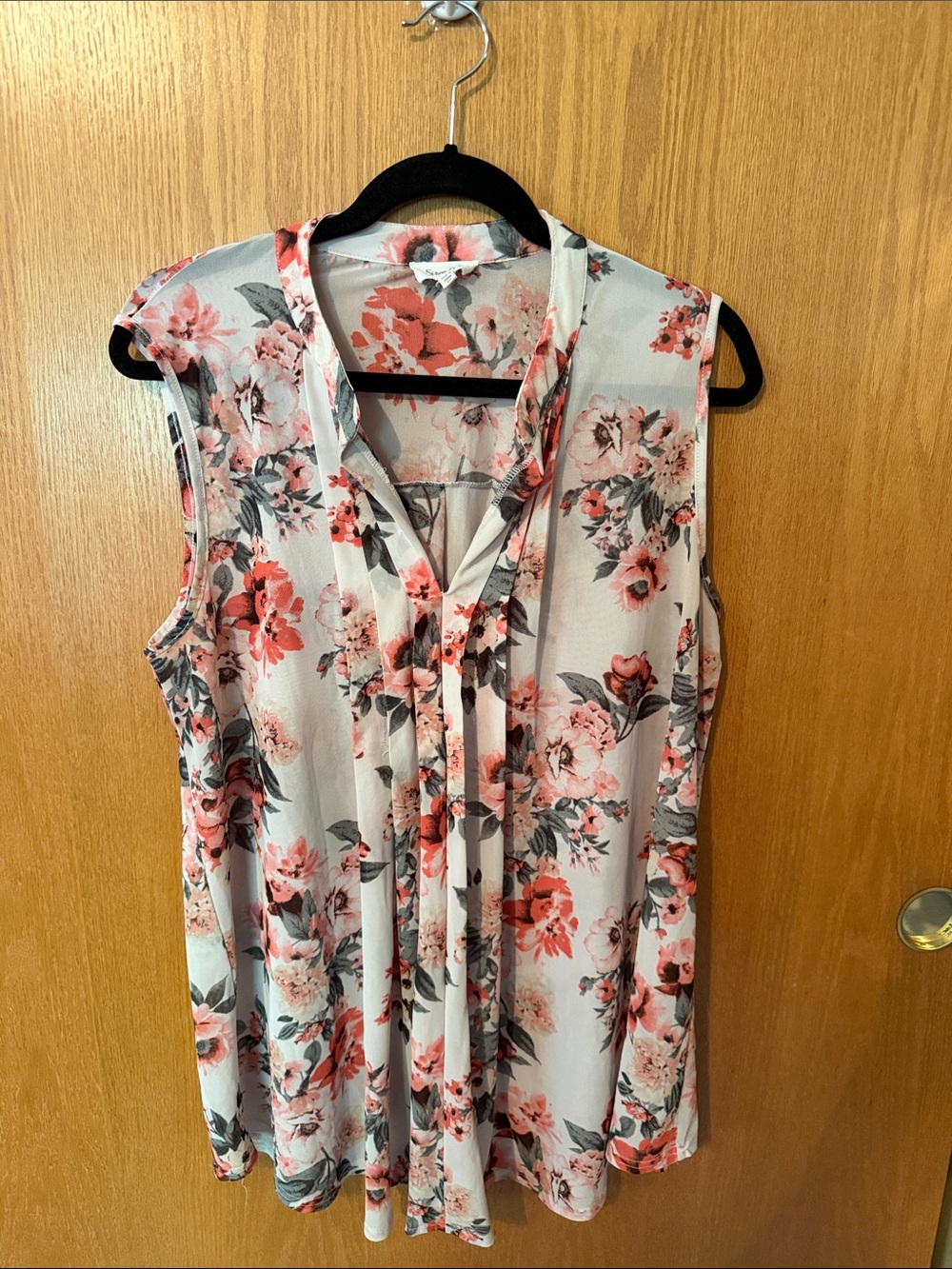 Siren Lily White Sleeveless Floral Tie-Neck Camisole with Coral Pink Blooms